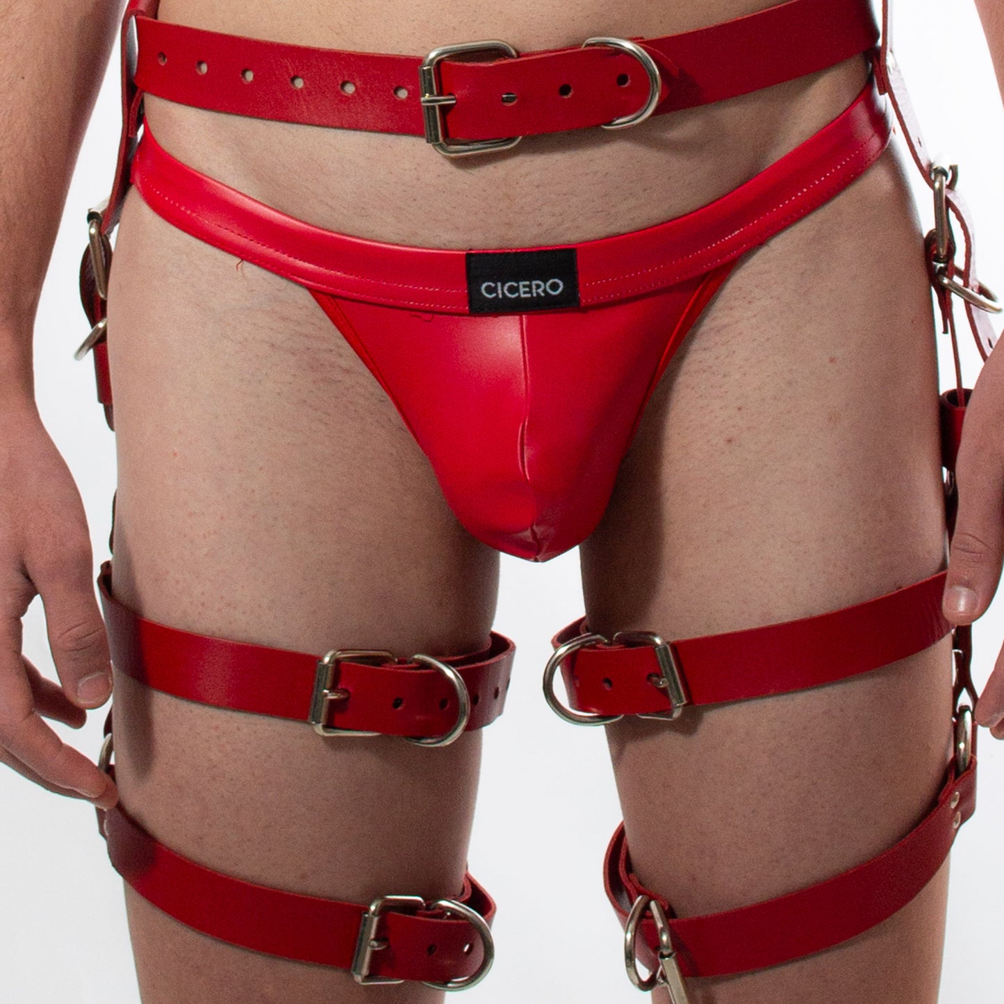 AR0004 Harness de piel para piernas rojo Cesar